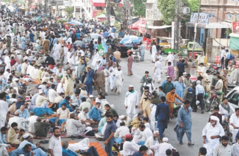 Uproar: outsiders’ out weight local employees at Jamaat-i-Islami Liaqat Bagh sit-in